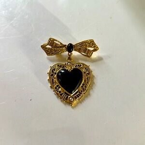 Elegant Gold and Black Heart Brooch
